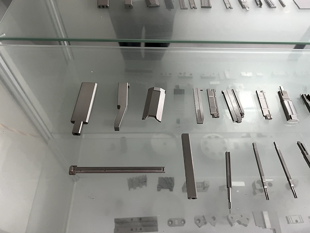 Real Huicheng display of representative punch, insert and precision-ground component forms