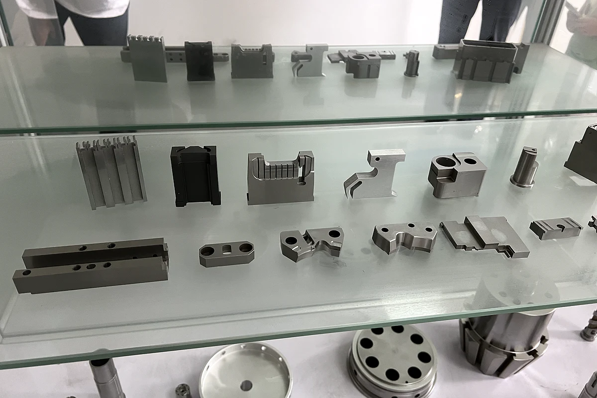 Real Huicheng display of precision machined component forms